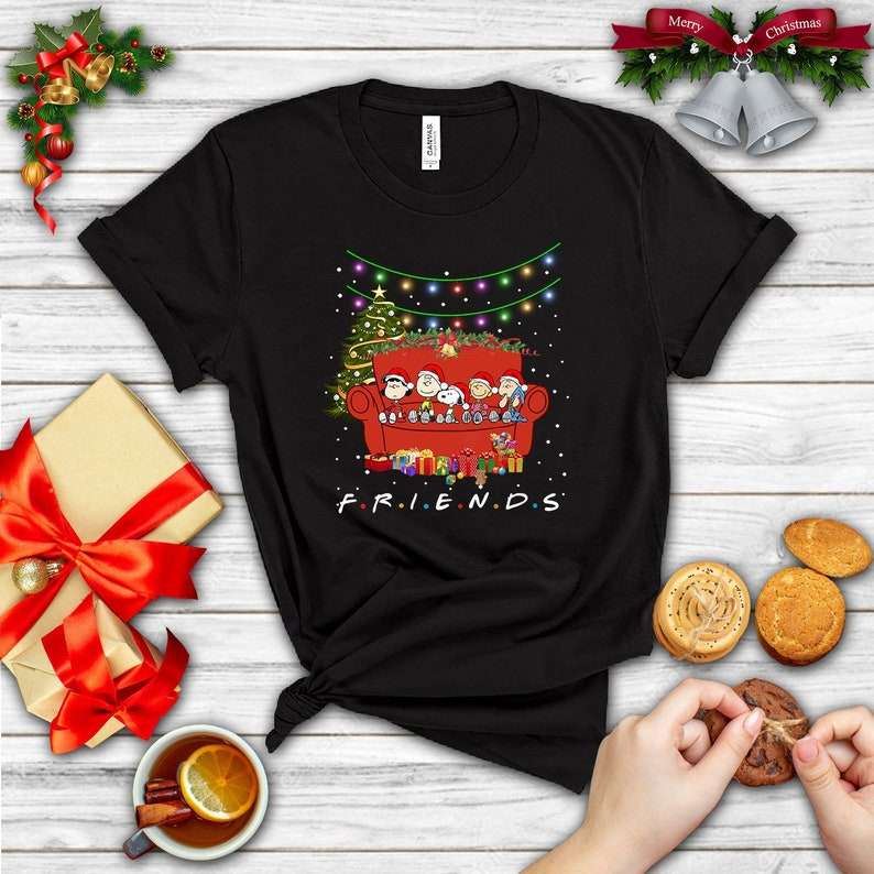 Snoopy Charlie Brown And Peanuts Friends Christmas Unisex T-Shirt