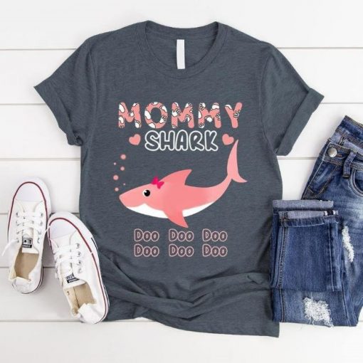 Mommy Shark Unisex T-Shirt