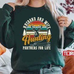 Vintage Deer Hunting Husband And Wife Unisex Sweatshirt