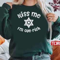 Kiss Me I’m Oyerish Funny Jewish St. Patrick’s Day Unisex Sweatshirt