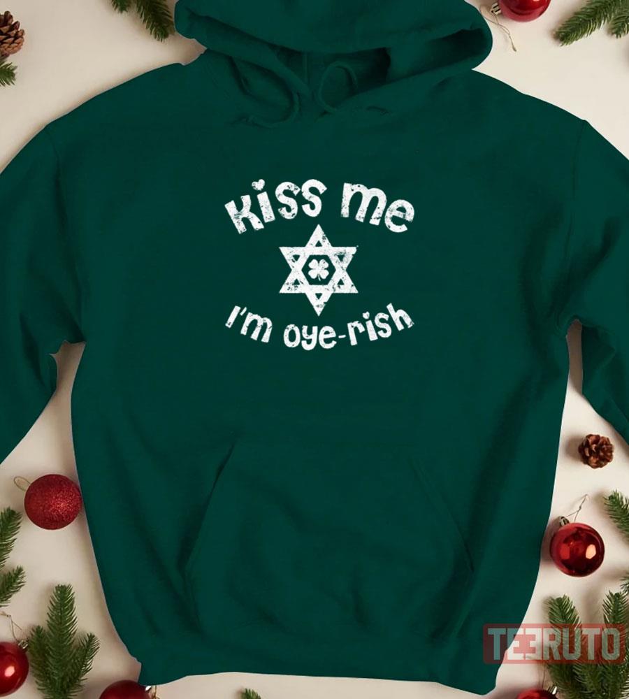 Kiss Me I'm Oyerish Funny Jewish St. Patrick's Day Unisex Sweatshirt -  Teeruto