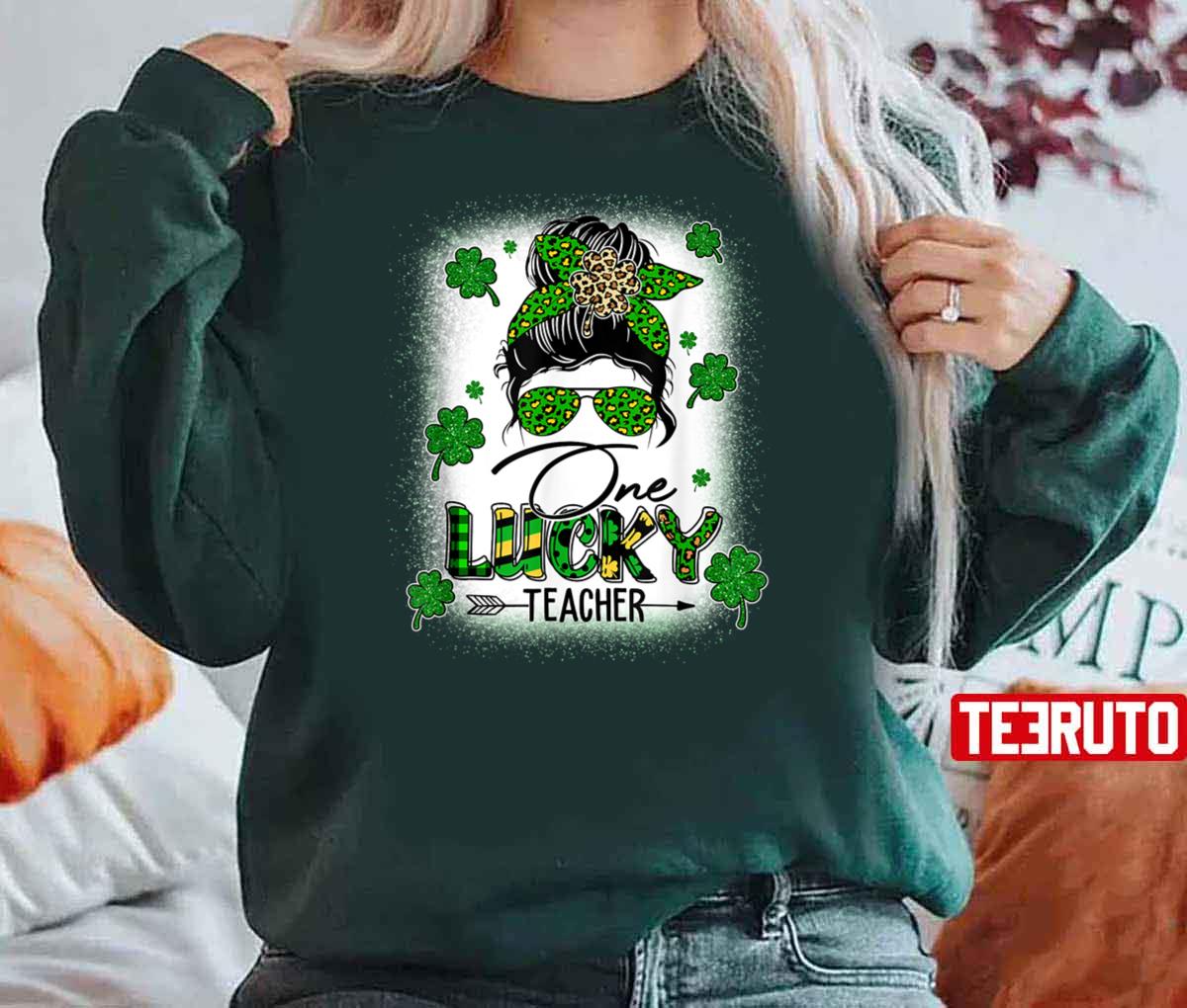 One Lucky Teacher Messy Bun Shamrock St Patrick's Day Unisex T-Shirt