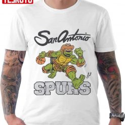 https://teeruto.com/wp-content/uploads/2022/04/teenage-mutant-ninja-turtles-michelangelo-x-san-antonio-spurs-unisex-tshirtb7jp8-247x247.jpg