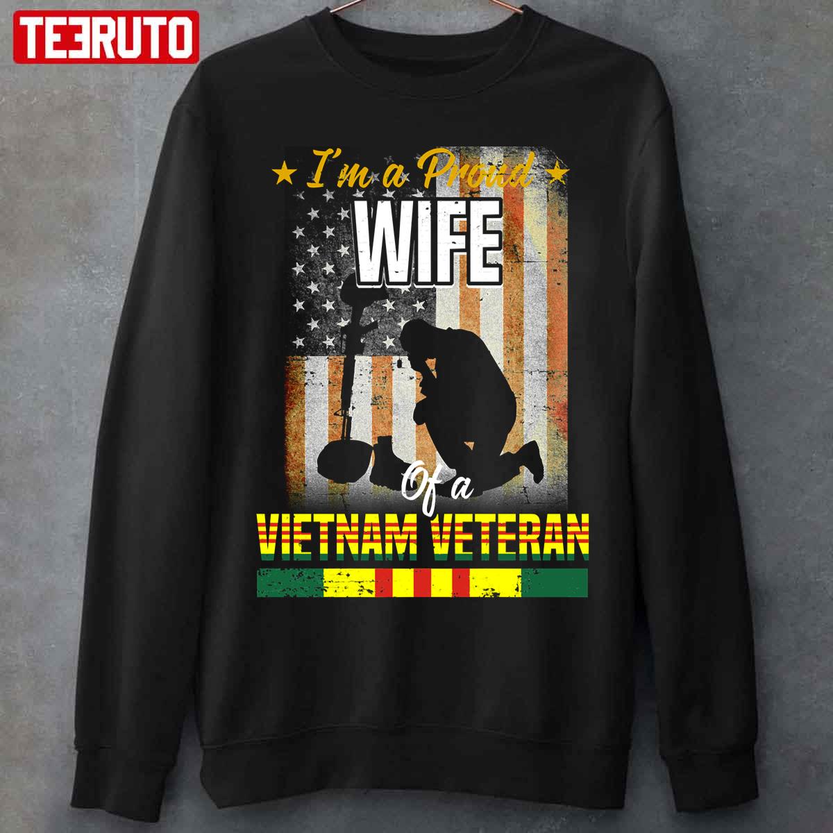 I’m A Proud Wife Of Vietnam Veteran Veterans Day Unisex T-Shirt