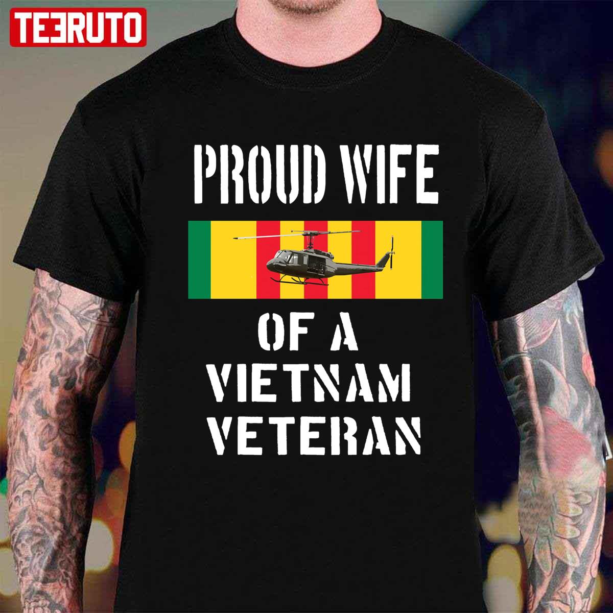 Vietnam Veteran Ribbon Proud Wife Unisex T-Shirt