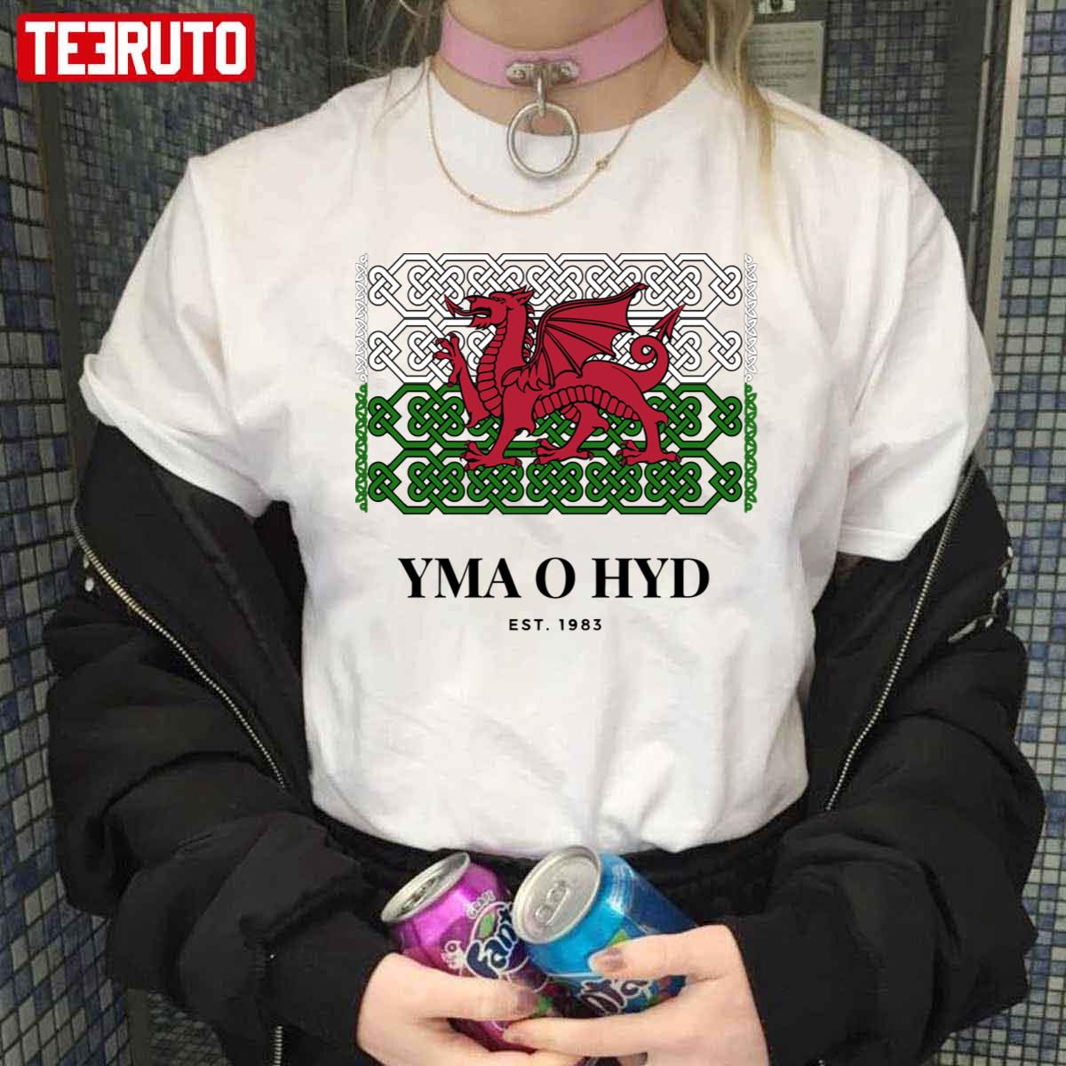 Yma O Hyd Est 1983 Unisex T-Shirt