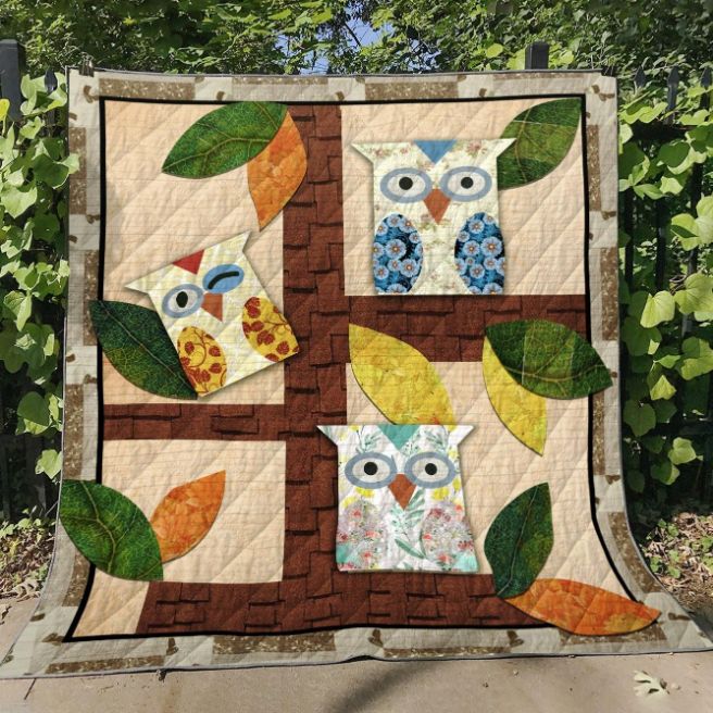 Cartoon Owl With Leaves Quilt Blanket