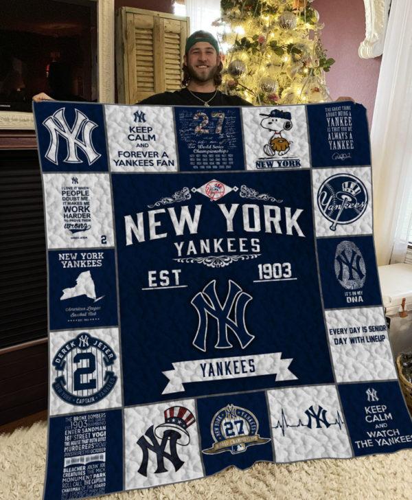 Yankees Snuggie 