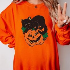 Black Cat On Pumpkin Spooky Season Halloween Fall Vintage Unisex T-Shirt