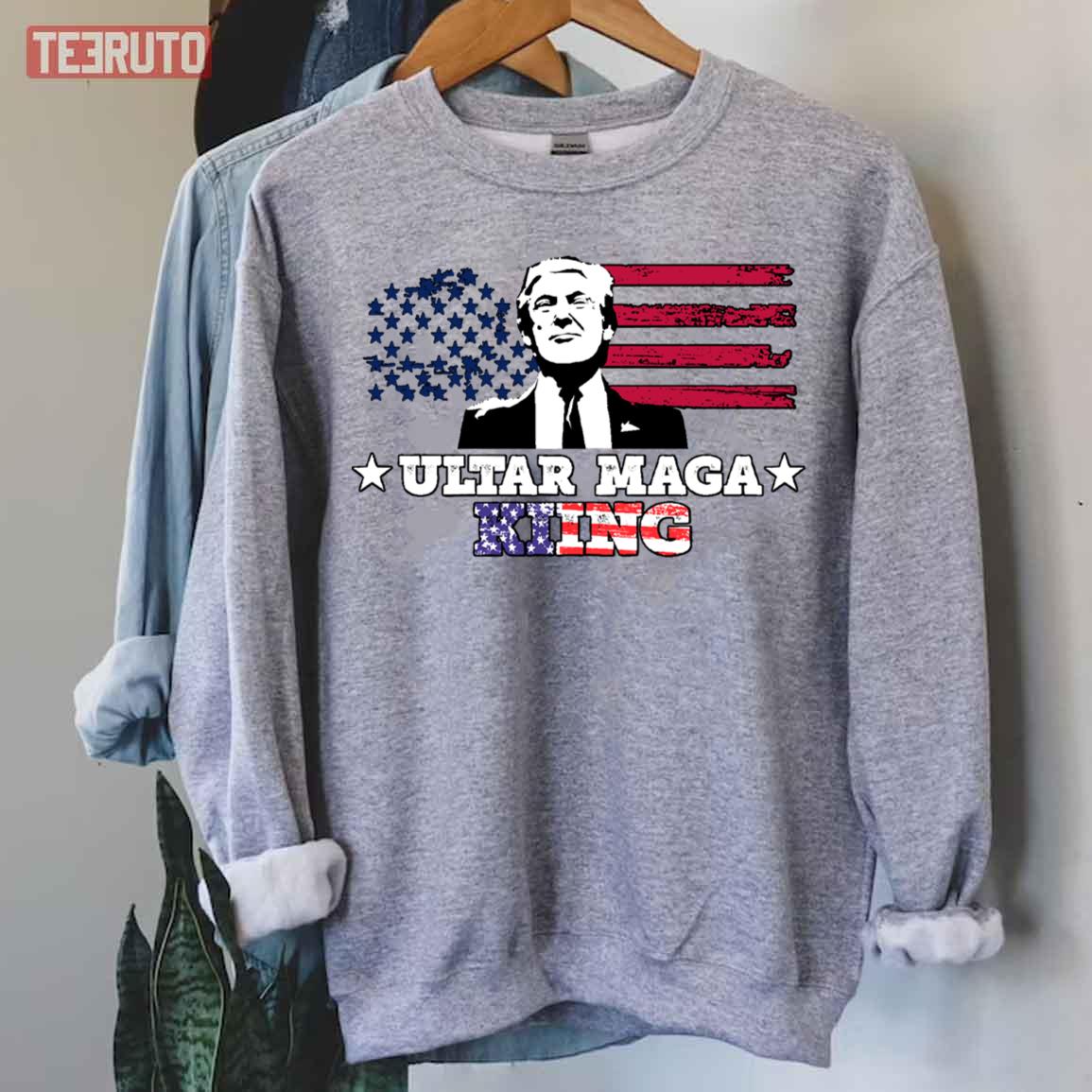 Ultra Maga King Trump Unisex T-Shirt