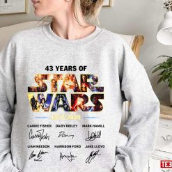 43 Years Of Star Wars 1977 2020 Signature Handmade The Mandalorian Unisex Sweatshirt