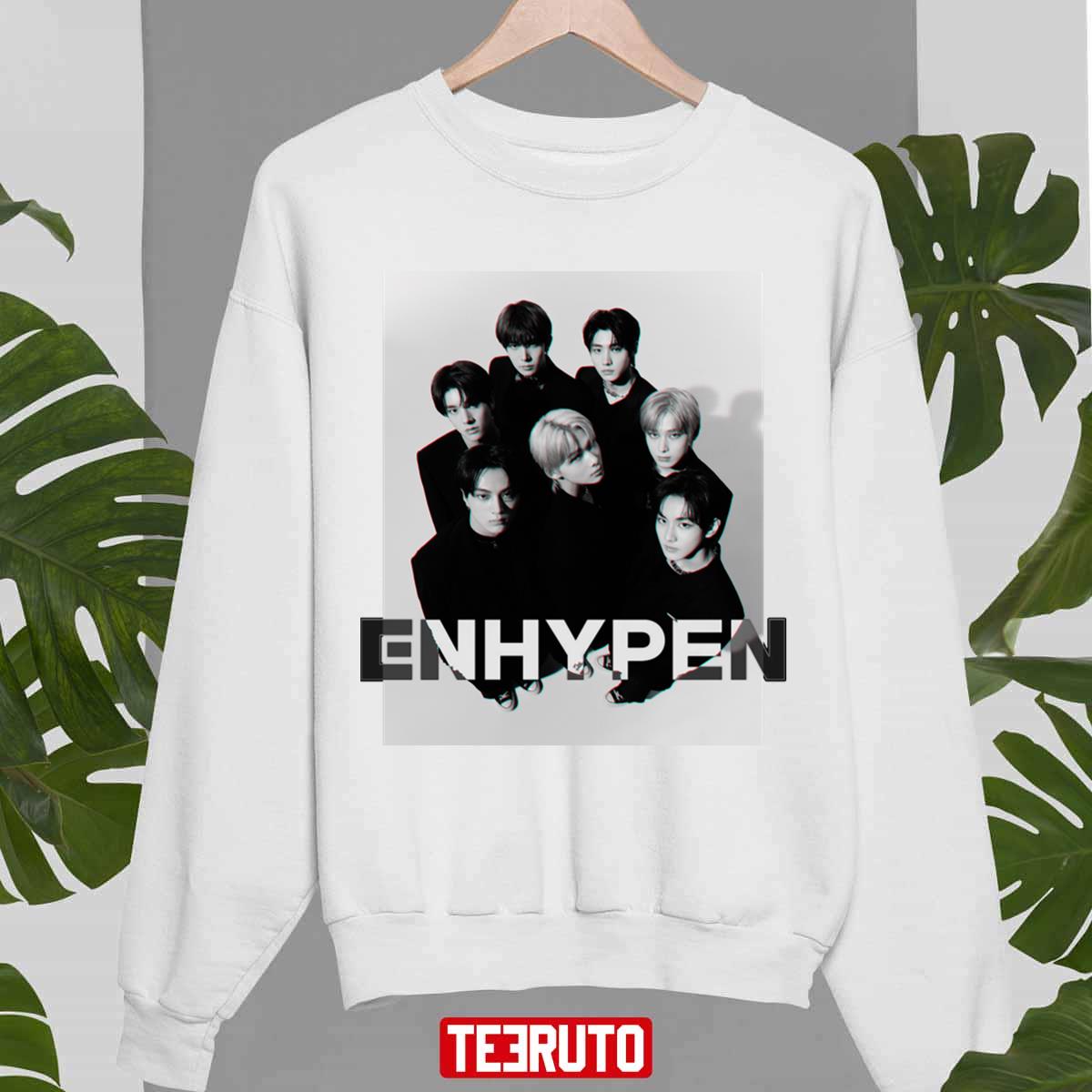 Group Photo Enhypen With Logo Unisex Sweatshirt - Teeruto
