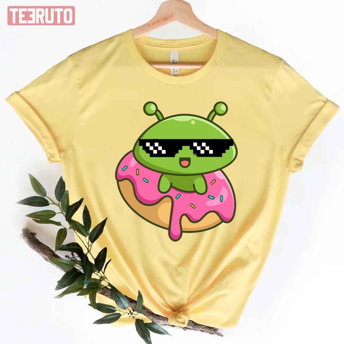 A Donut Hole Inside A Donut’s Hole Knives Alien Unisex T-Shirt