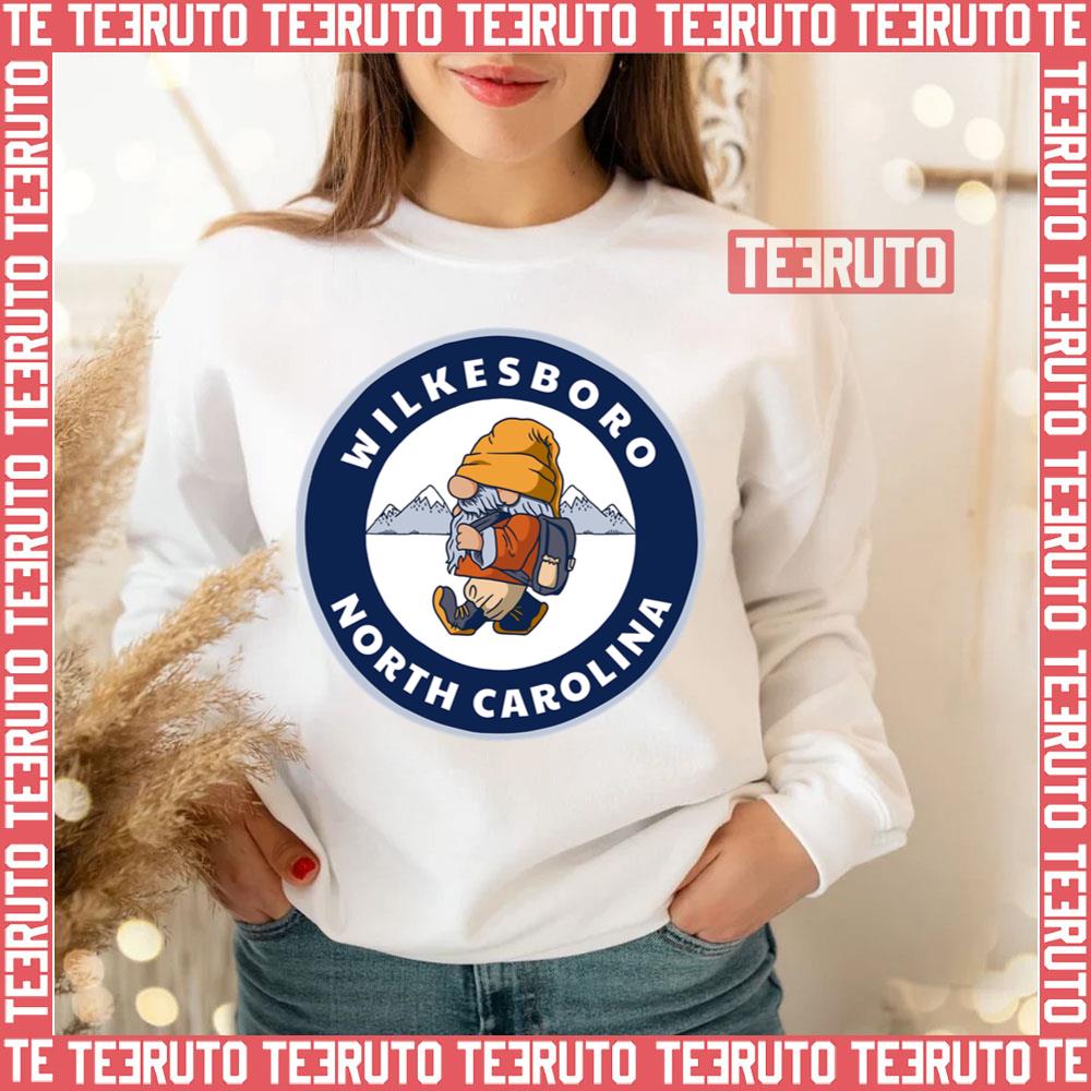 Carolina Hiking Gnome Badge Roundlet Nc Wilkesboro North Unisex T-Shirt