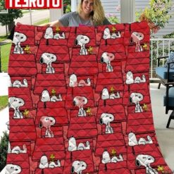 Snoopy Houses 2 Yard Red Christmas Quilt Blanket