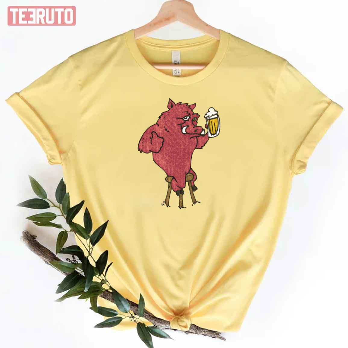 Beer Drinking Razorback Hog Vintage Unisex T-Shirt